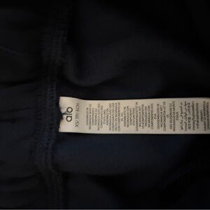 ALO Yoga Navy Accolade Sweatpants - unisex